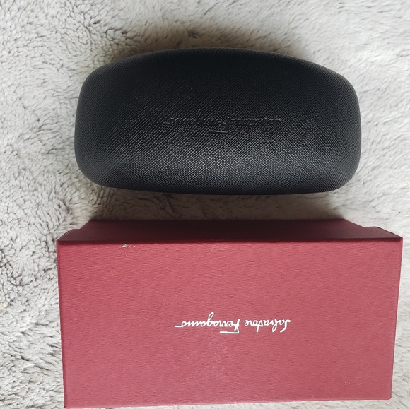 Beautiful Italian Sunglasses - Picture 4 of 5